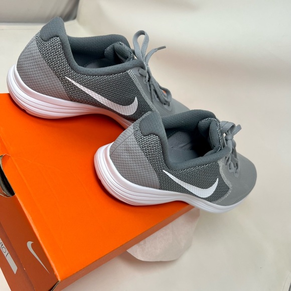 NIKE REVOLUTION 3 RUNNING SHOE - Picture 3 of 4